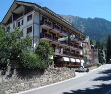 Cresta Et Duc Hotel